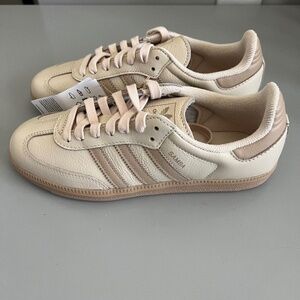 NIB MEN"S ADIDAS SAMBA OG men's size 6 (women's size 7) beige
